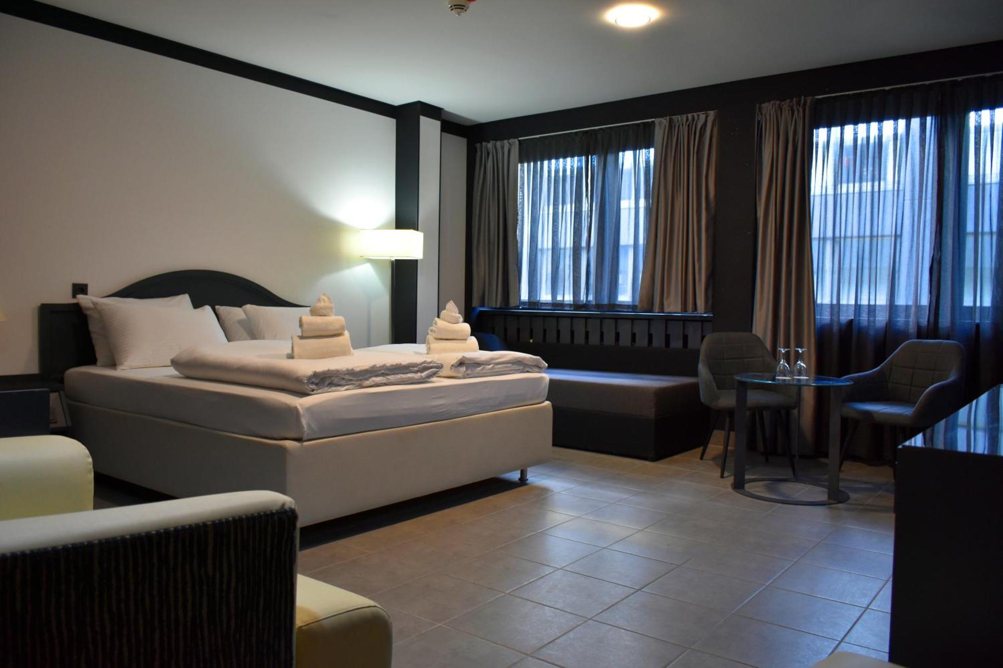 Tibet Hotel Am Airport Duesseldorf-라팅겐 외부 사진