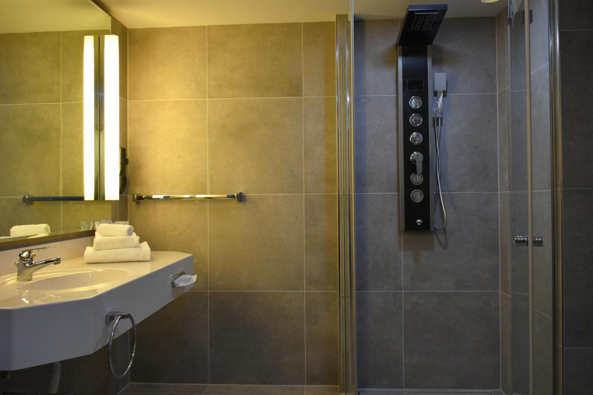 Tibet Hotel Am Airport Duesseldorf-라팅겐 외부 사진